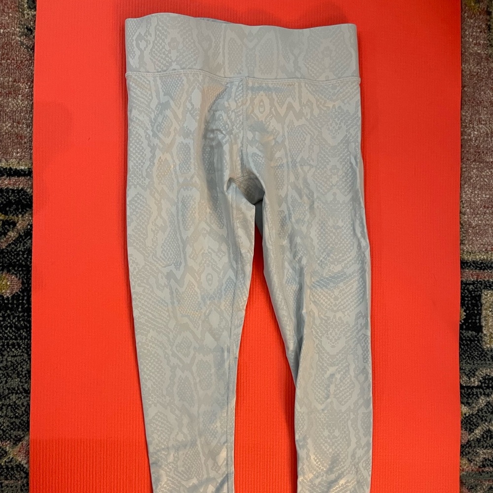 Terez mid rise gray snake print leggings - small